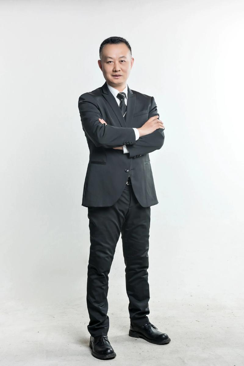彭瑛联合创始人 & 首席运营官